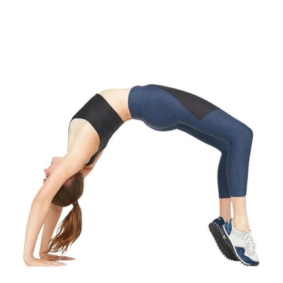 Outdoor Voices Warmup 3/4 Two-Tone Leggings in Black & Navy Blue - Picture 2 of 13